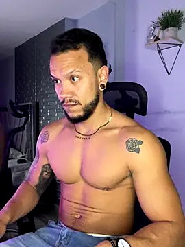 ARON TAYLER01 online show from November 2025 10:31:01 AM