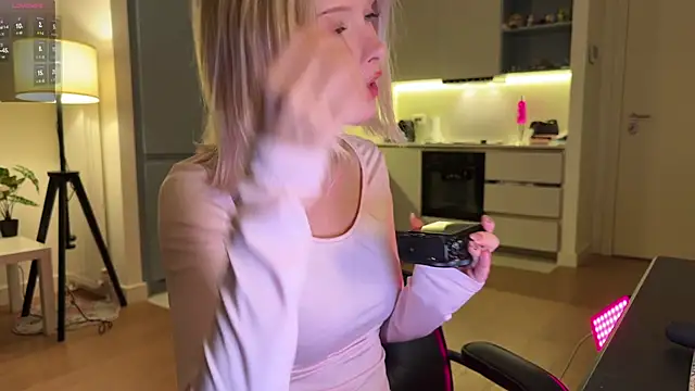 neon demon online show from September 2025 08:33:02 PM