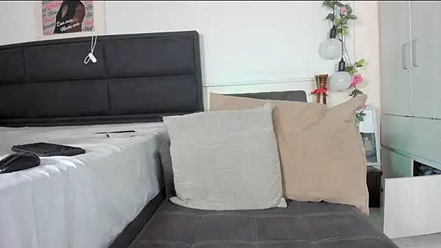 ximtia xs online show from February 2025 09:32:01 AM