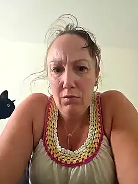 Snapshot of Wisie_Cutie chatting on June 2026 03:29:01 PM Wisie Cutie online show from June 2026 03:29:01 PM