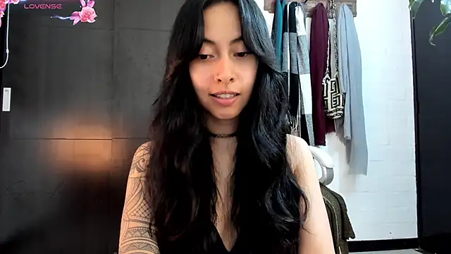 sara-lauren online show from February 2025 09:17:01 PM