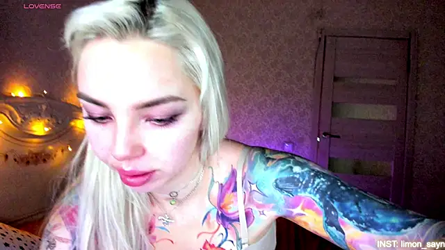 LillyMoure  online show from April 2026 11:33:02 PM