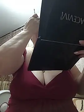 EffectFiona online show from April 2026 10:43:02 PM