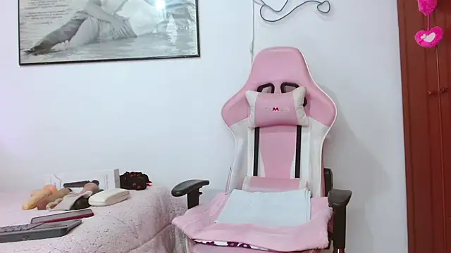 Amelie Rousell online show from October 2025 02:25:02 PM