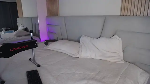 Miss Loise online show from April 2026 02:58:01 AM