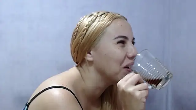 Snapshot of sexy_couple29 chatting on January 2025 10:27:02 AM sexy couple29 online show from January 2025 10:27:02 AM