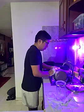 andrewmhilton  online show from September 2025 03:55:01 PM