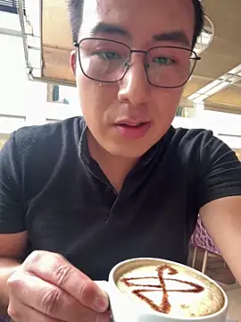 andrewmhilton  online show from November 2025 07:58:02 PM