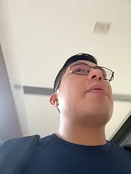 andrewmhilton  online show from December 2025 07:45:02 PM