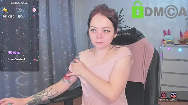 Snapshot of AnnyHoney_ chatting on December 2025 11:26:02 AM AnnyHoney online show from December 2025 11:26:02 AM