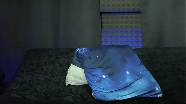 jhonnysnow17 online show from October 2025 09:51:01 AM