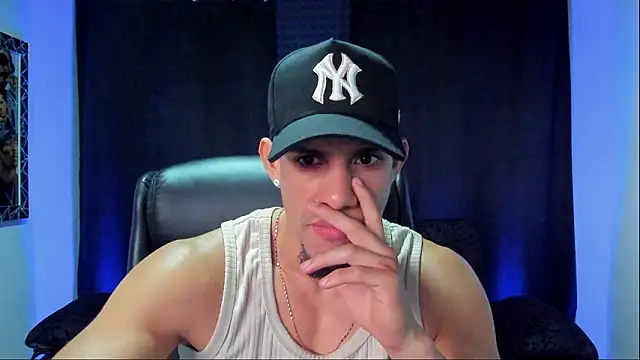 jhonnysnow17 online show from January 2026 09:35:02 PM