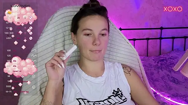 lil luna x online show from October 2025 07:57:02 PM