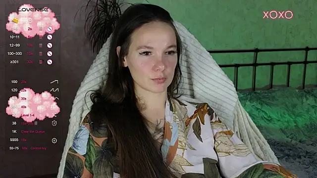 lil luna x online show from November 2025 08:41:01 PM