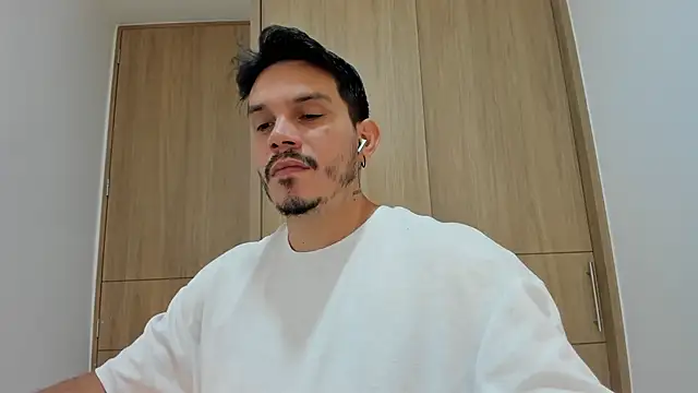 alejandro stark online show from November 2025 08:06:01 AM