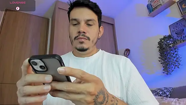 Snapshot of alejandro_stark chatting on July 2026 10:21:02 AM alejandro stark online show from July 2026 10:21:02 AM
