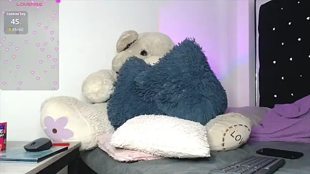 leonie saanvi  online show from February 2026 11:21:01 AM