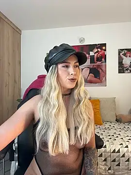 zafiro mo0n online show from February 2025 09:47:02 PM