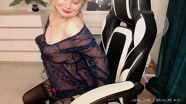Snapshot of Lola_Richie chatting on December 2024 04:43:02 AM Lola Richie online show from December 2024 04:43:02 AM