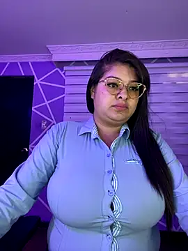 Snapshot of MiiaaJoness chatting on October 2025 03:43:01 PM MiiaaJoness online show from October 2025 03:43:01 PM