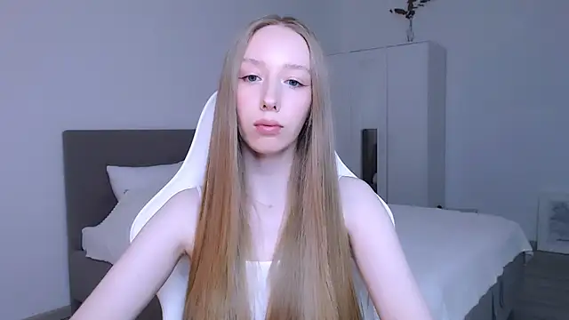 Luna insniity online show from November 2025 08:08:01 PM