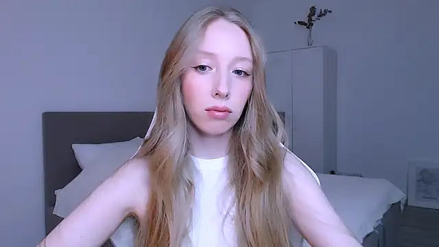 Luna insniity online show from December 2025 08:35:01 PM