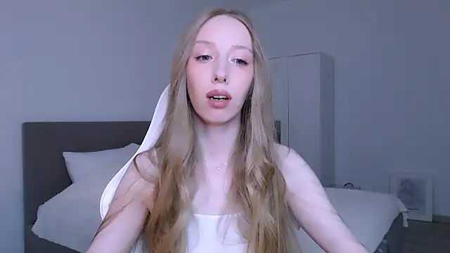 Luna insniity online show from March 2026 09:18:01 PM