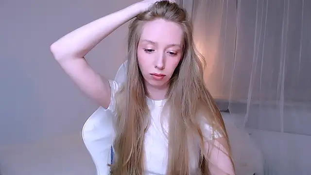 Luna insniity online show from April 2026 08:45:02 PM