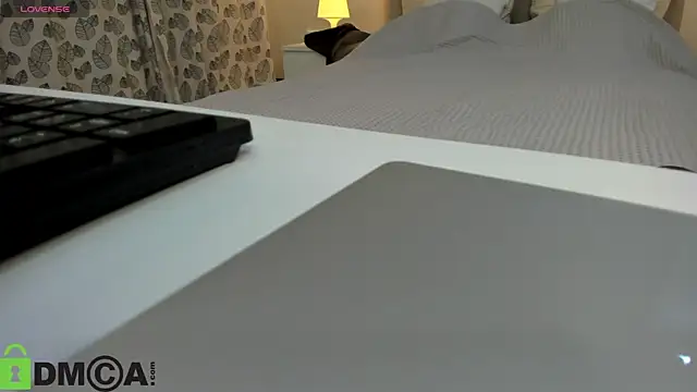 Donna Evans online show from September 2025 12:11:01 AM