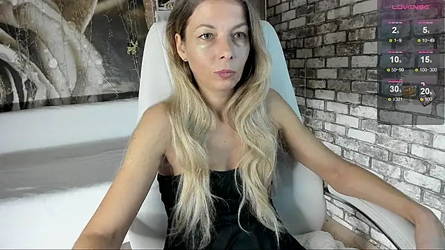 Eva Melow online show from October 2025 02:03:01 PM