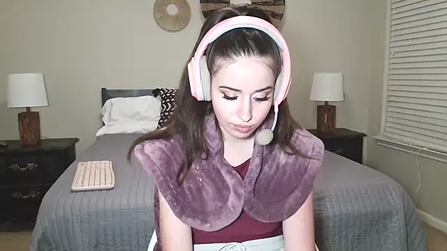 Snapshot of alisonfields chatting on July 2026 04:41:02 AM alisonfields online show from July 2026 04:41:02 AM