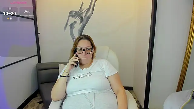 Snapshot of NiickyJones chatting on February 2025 09:24:02 PM NiickyJones online show from February 2025 09:24:02 PM