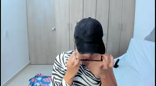 Snapshot of Hana_Zurah chatting on February 2025 10:45:01 PM Hana Zurah online show from February 2025 10:45:01 PM