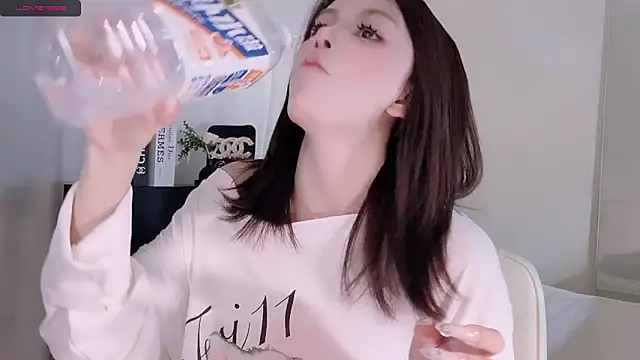 lvy-w online show from October 2025 05:42:02 AM