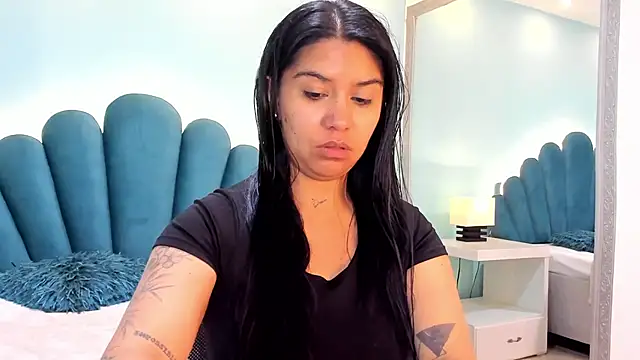 sharlott18 online show from November 2025 01:45:01 PM