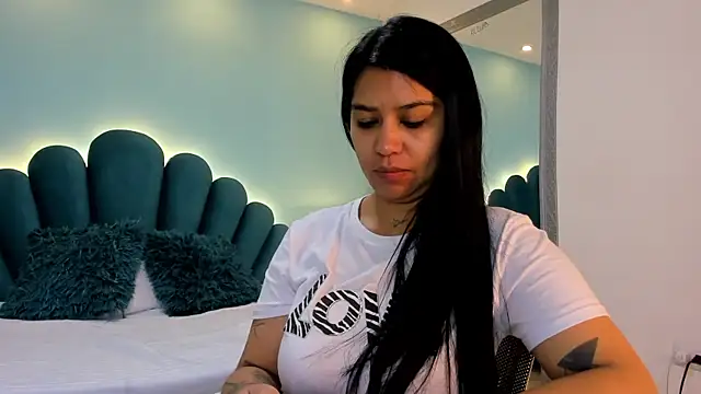 sharlott18 online show from February 2026 11:22:02 AM