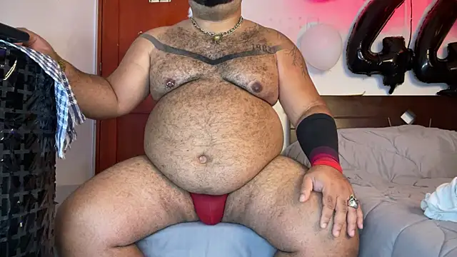 Snapshot of Latino_bigcock chatting on December 2025 06:03:01 PM Latino bigcock online show from December 2025 06:03:01 PM
