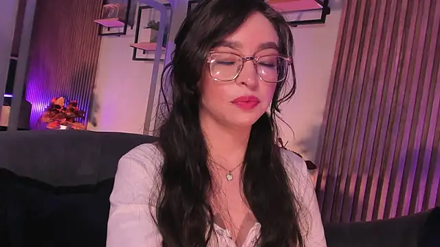 Eva Macalliter online show from April 2026 03:17:01 AM