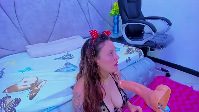 Snapshot of HornySlut69_ chatting on October 2025 12:17:01 PM HornySlut69 online show from October 2025 12:17:01 PM