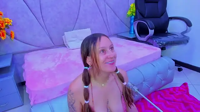 Snapshot of HornySlut69_ chatting on October 2025 12:38:02 PM HornySlut69 online show from October 2025 12:38:02 PM