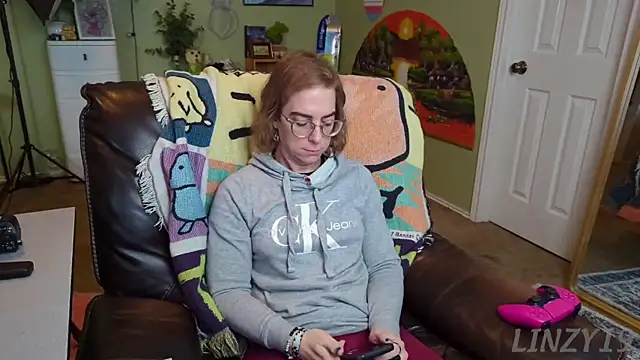 Linzy 19 online show from February 2025 03:16:01 PM