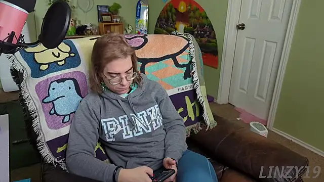 Linzy 19 online show from February 2025 05:20:02 PM