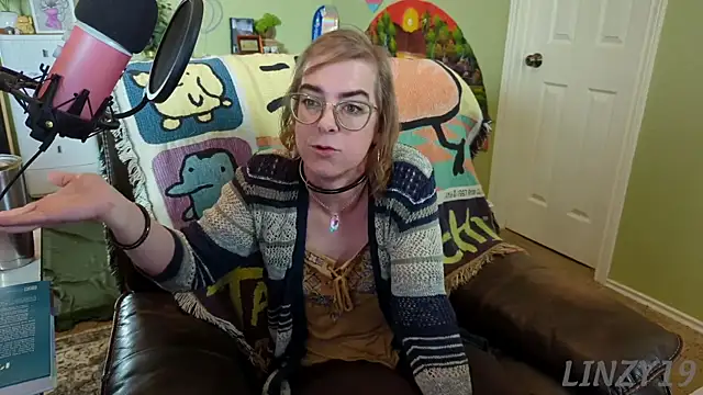 Linzy 19 online show from February 2025 08:31:01 PM