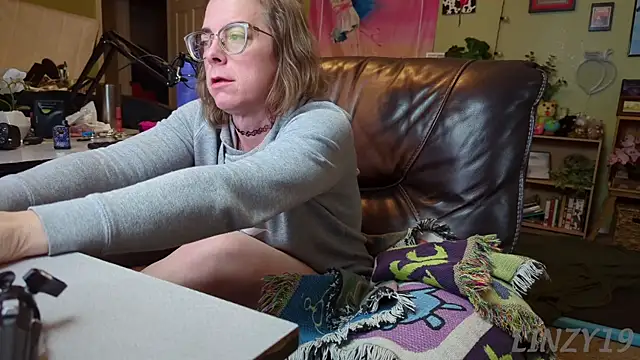 Linzy 19 online show from March 2025 02:25:02 AM