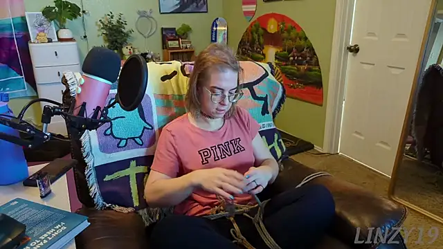 Linzy 19 online show from March 2025 03:31:02 PM