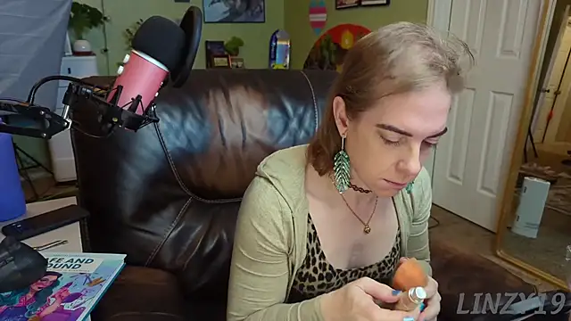 Linzy 19 online show from March 2025 04:09:02 PM