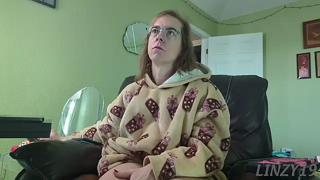 Linzy 19 online show from November 2025 04:16:01 PM