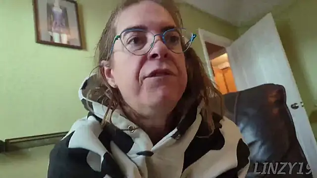 Linzy 19 online show from December 2025 03:41:01 PM