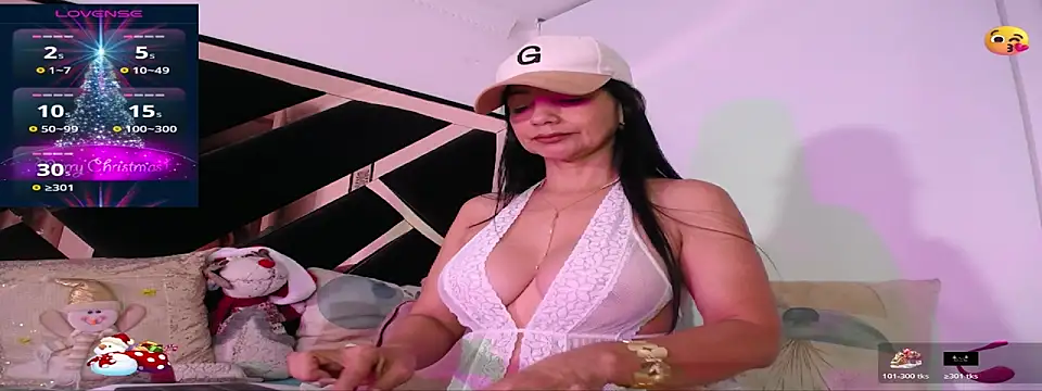 Snapshot of EVA45LOVES chatting on December 2025 10:35:02 AM EVA45LOVES online show from December 2025 10:35:02 AM