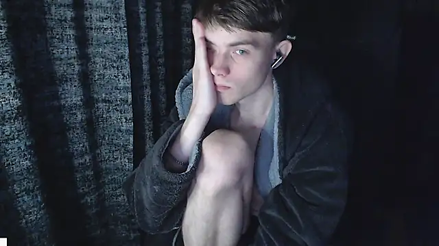 Student Oliver online show from November 2025 07:01:02 PM